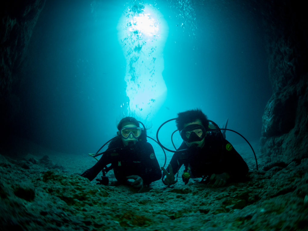 恩納村　青の洞窟