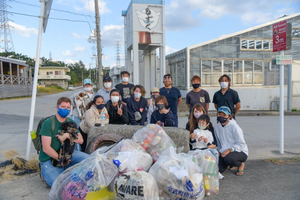 沖縄　ビーチクリーン