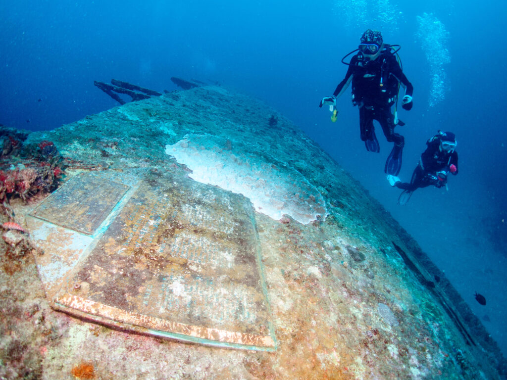 USSエモンズ ダイビング